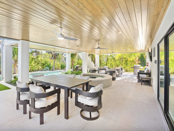 Custom Luxury Home 7 minute walk to beach and South Village